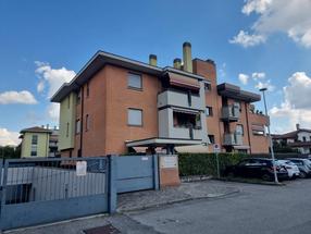 3 Locali doppi servizi cantina box in Vendita